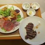 ハイアットリージェンシー 瀬良垣アイランド沖縄 - 朝食（1枚目のステーキ）