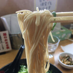 博多ラーメン つる - 細麺で喉ごしは悪くなく 特に問題はなし