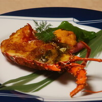 羽根澤屋別邸 日本料理 満うら - 伊勢海老の雲丹醤油焼きと、自家製ローストビーフの雲丹乗せアップ