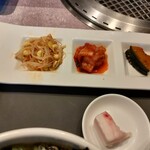 焼肉 徳寿 - ナムル、キムチ、かぼちゃ