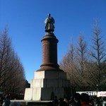 外苑休憩所 - 外苑休憩所は大村益次郎像を過ぎたところにあります