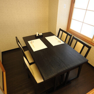 個室　2名様から4名様までご利用いただけます。