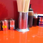 ラーメン二郎 - 卓上調味料