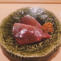 すが弥 - 鰹　叩いた山山葵と合わせると最高. 山山葵はお酒の当てにもうってつけ.