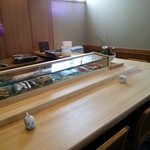 小判寿司 - カウンター、ネタケースも新調♪