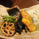 魚酔庭 - 鯖の竜田揚げだけど野菜の素揚げがこんなに！！どれをたべても美味しいよぉ