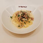 ラ・ベットラ・ダ・オチアイ ナゴヤ - 自家製ソーセージ入りポルチーニ茸のクリームソーススパゲッティ