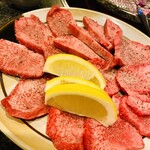 焼肉 すっきゃねん - 上タン　　2人前かな？