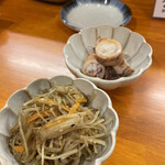 Shirakawa - つきだしのきんぴらと烏賊煮