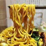 自然派中華 クイジン - 牡蠣と白子入り麻婆豆腐のスープ麺　麺リフト
