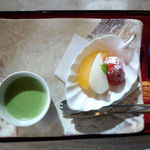 下鴨茶寮 - 抹茶のかかったプリンと果物
