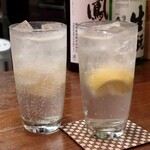 大八 - 特製サワーの辛口レモンで乾杯！