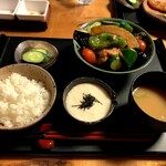 Tamaiya - 主菜ととろろご飯、香の物