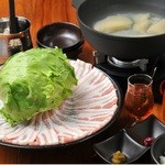 Azabu Juuban Shimoi - 《アンデス高原豚のしゃぶしゃぶ》たっぷりの大根おろしと、三種の薬味(梅肉・柚子胡椒・山葵)、コラーゲンポン酢ジュレで味の変化をお楽しみ下さい！