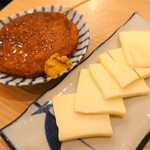 立呑み晩杯屋 - レバーフライ(130円)と塩チーズ(180円)