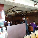 千里香 - 店内の雰囲気。この客に日本人はいないようだ。