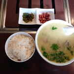 千里香 - ラムの内臓スープ（880円）