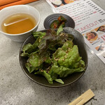 焼肉韓国料理 MUGEN - サラダとキムチ。少なめ。。。