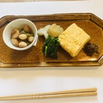 Izumo Soba Dandan - フワフワだし巻きと甘いほうれん草にとら豆