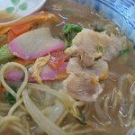 のざわ食堂 - 具は豚肉・蒲鉾・キャベツ・人参・もやし・玉ねぎ・青ねぎ・溶き玉子とホントに具だくさんで嬉しい＾＾