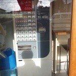 肉食堂 最後にカツ。 - 食券制ですよ♪