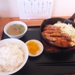 伝説のトンテキ並200ｇ（780円）