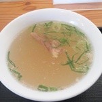 肉食堂 最後にカツ。 - 伝説のトンテキ並200ｇ（780円）のテールスープ