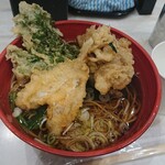 箱根そば本陣 - 季節限定のキスの天ぷらと舞茸の蕎麦