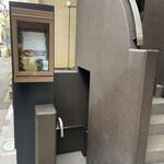 ラチュレ - お店は地下一階