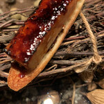 ラチュレ - あん肝のキャラメリゼ　ポルト酒などで ほの甘いあん肝。フォアグラのよう。この甘さがいい。 見た目シブーストのよう。とても美味しい。