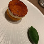 ラチュレ - みかんのシブースト シブーストが好き。土台がみかん。とてもみかんと合う。 シブーストはとても柔らかく、好みでした。