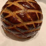 ラチュレ - イノシシ、フォアグラのパイ包み焼き シェフに感謝。肉々しいイノシシにフォアグラ。 パイ皮がパリッと。サクサク。パイ包み焼き大好きなんです。 これは鉄板に美味しい。パイ包み焼で久しぶりに、ジビエを感じました。