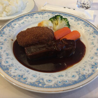レストラン香味屋 - メンチカツとタンシチューの盛合せ