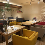 プラチナビーフ - ゆっくり過ごせる座り心地のいいソファ。