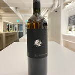 Juu Ban Ukyou Nachu-Ru Sutando - ⭐︎ヴォドピーヴェッツ オリージネ
      Vodopivec　ORIGINE
      "起源"、"原点"を意味するオリージネ。1997年からワイナリーが採用した手法で作られたワイン。
      深いミネラル感と奥行きのある味わい。