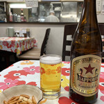 昭和軒 - ビールのお通しは柿ピー