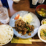 家庭料理居酒屋 よってって - ♪豚肉の生姜焼き定食 ¥500