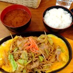 Kissa Yuki - 焼きそば単品600円に、ご飯と味噌汁付きの定食にして、100円プラスの700円♪