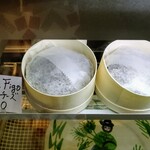 ドース イスピーガ - いちじくのチーズはチーズを使ってなくてチョコレートといちじくのお菓子だそうです 入れ物がチーズっぽいから(´･∀･｀)??? ちょっと気になってます