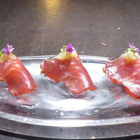 十皿 - ケンケン鰹の炭炙り　手まり寿司風