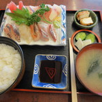 若松食堂 - おまかせ刺身盛り合わせ定食　１２００円