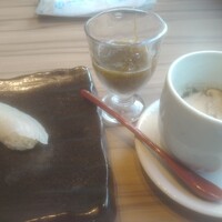 全席個室 鮨やハレの日 大宮東口駅前店 - サワラ22㌘　もずく酢　茶碗蒸し83㌘