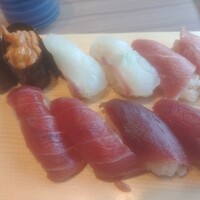 全席個室 鮨やハレの日 大宮東口駅前店 - ウニ42㌘　真鯛48㌘　大トロ39,5㌘　中トロ45㌘　赤身43㌘