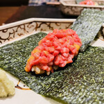 おにく 花柳 - 和牛と生雲丹のり巻き鮨