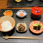 おにく 花柳 - 白飯、銘柄卵、和牛時雨煮、明太子、香の物、赤だし