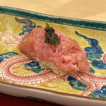 勢麟 - 50kgの鮪のタタキ握り　行者にんにく