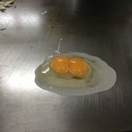 広島お好み焼き J - サービスの二黄卵の目玉焼き