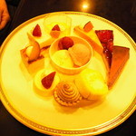 カフェ＆ダイニング Chef's Palette - ケーキセット（１５００円）のケーキは１０種類