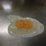 広島お好み焼き J - 二黄卵の目玉焼 ソルト＆ブラックペッパーのみの味付