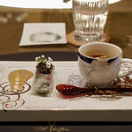 トゥ・ラ・ジョア イズム - 